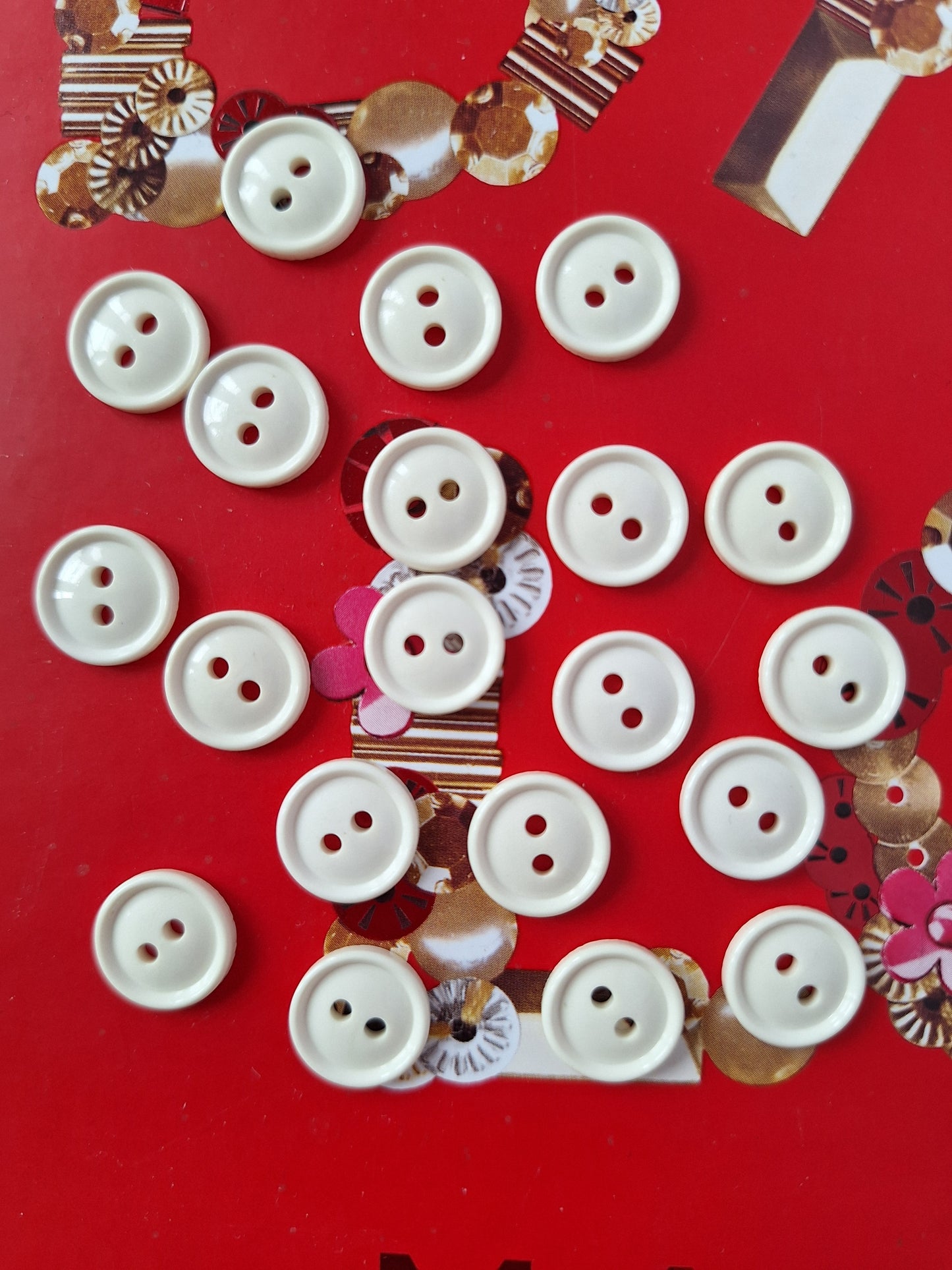 Pack of 20 8mm Rim Edge Cream Round 2 Hole Buttons - Front