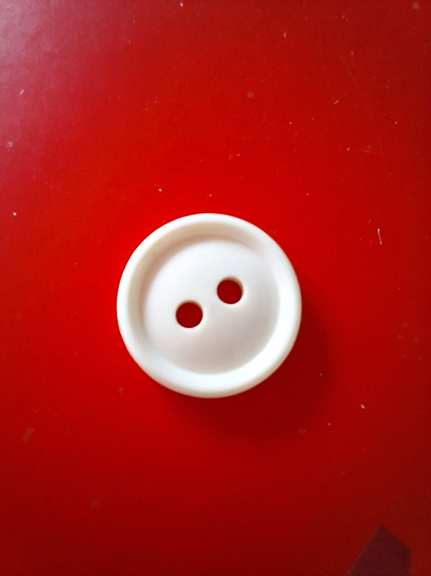Pack of 20 8mm Rim Edge Cream Round 2 Hole Buttons